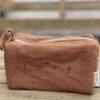 Trousse lin brodée " LOVE " cognac.