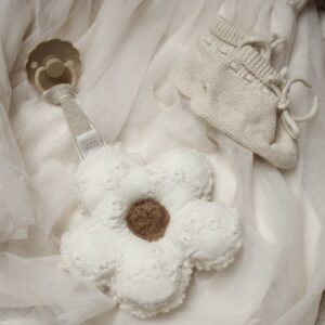 Attache tétine Marguerite Broderie.