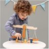 Balance en bois avec 6 poids. - Image 2