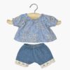 Minikane Amigas – Ensemble top blouse Rosalie en gaze de coton Liberty bleu et short en jean avec franges.