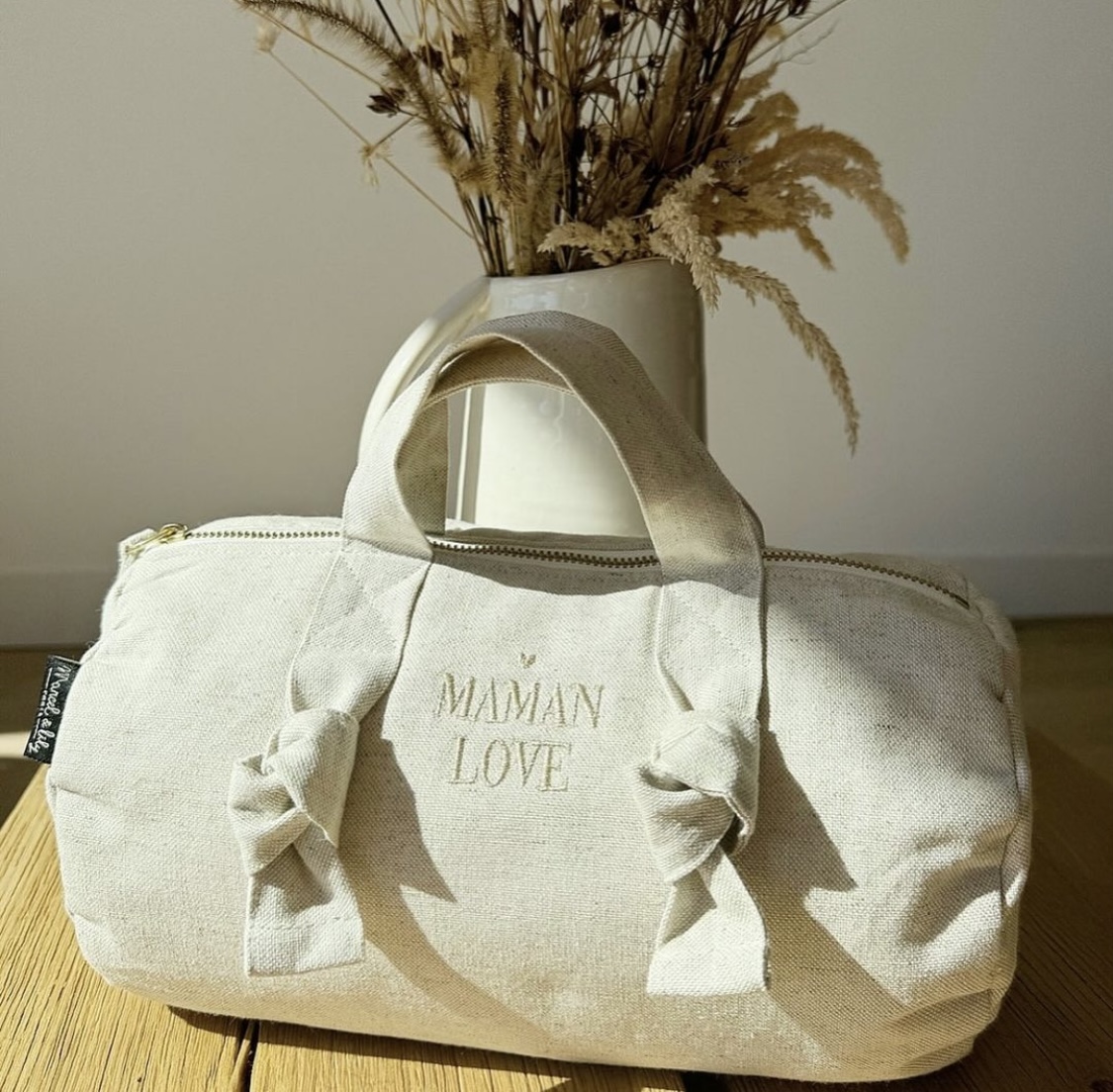 Trousse De Toilette Polochon En Coton Brodé Maman Love – Sable.