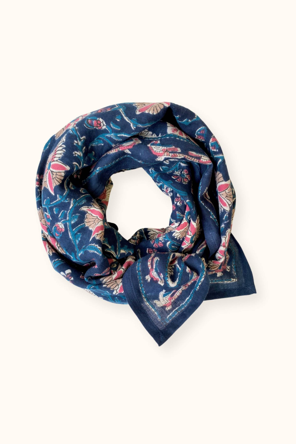 Apaches Collections – Big Foulard Latika « Bird » Céleste.