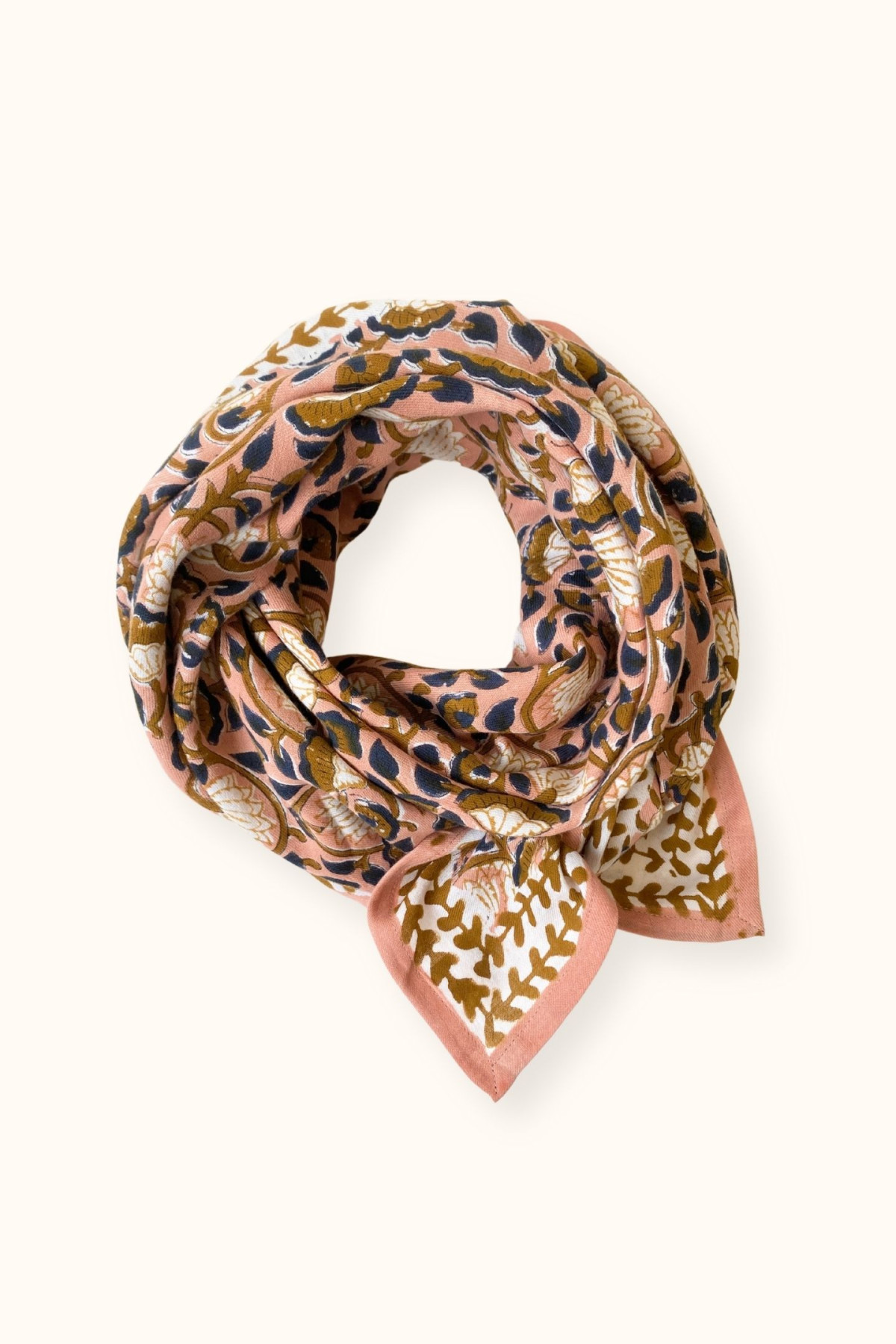 Apaches Collections – Big Foulard Latika « Éventail » Blush.