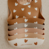 Bavoir silicone coeur mocha. - Image 3