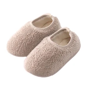 Chaussons « Ivoire « . Pointures 17 à 28.