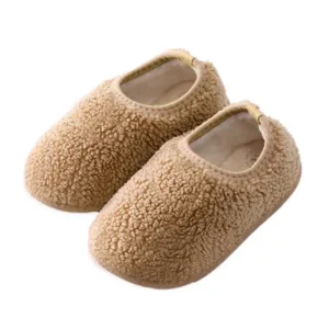Chaussons  » Peanut « . Pointures 17 à 28.