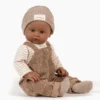 Minikane Augustin avec sa salopette milleraie châtaigne.