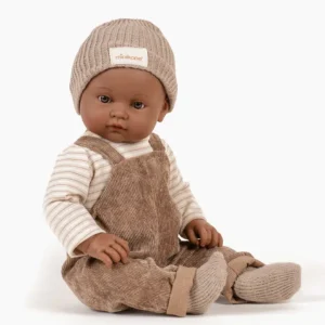 Minikane Augustin avec sa salopette milleraie châtaigne.
