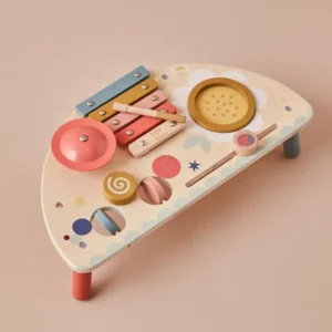 Table de musique et d&rsquo;activités.