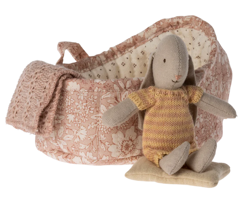 Maileg Lapin Bunny en couffin, Micro – Jaune.