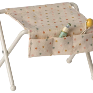 Maileg Table à langer, Bébé souris – Blanc cassé.