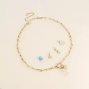 Cartelette WITH LOVE Collier et 6 pendentifs (ourson et noeud papillon).