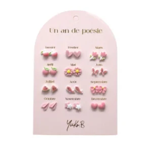 Ensemble de 12 paires de boucles d&rsquo;oreilles en céramique – Un An de Poésie rose.