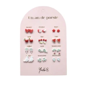 Ensemble de 12 paires de boucles d&rsquo;oreilles en céramique – Un An de Poésie rouge.