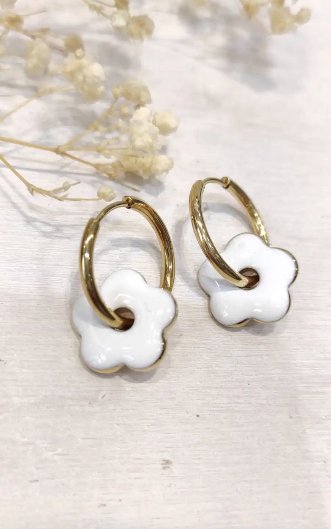 Boucles d’oreilles fleur (blanc).