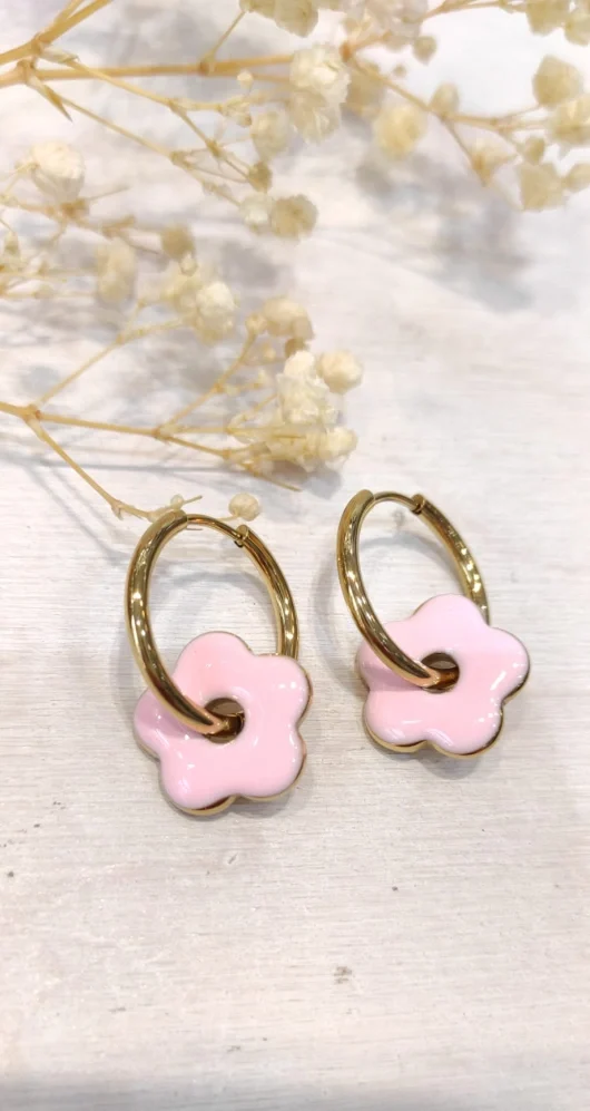 Boucles d’oreilles fleur (blush).