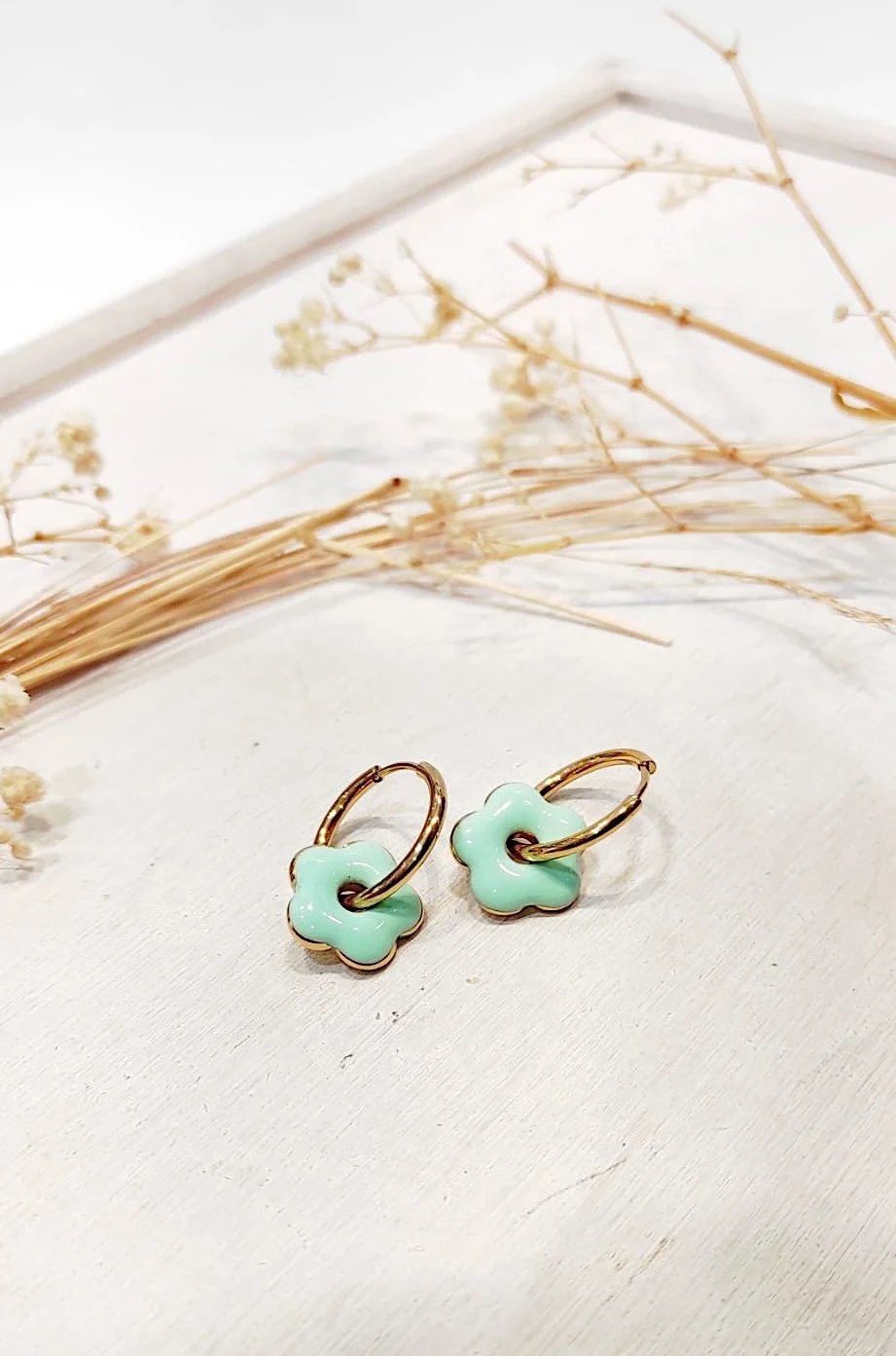 Boucles d’oreilles fleur (vert d’eau).