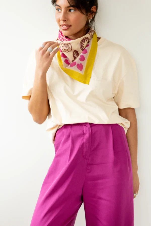 Apaches Collections – Small Foulard Mamavida Mummy Fuchsia. - Image 3