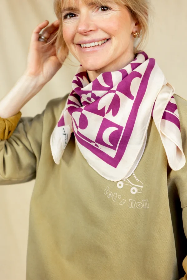 Apaches Collections – Big Foulard Palika « Damier » Fuchsia. - Image 2