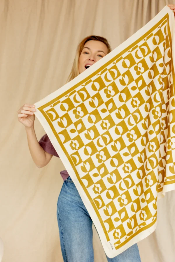 Apaches Collections – Big Foulard Palika « Damier » Tobacco. - Image 2