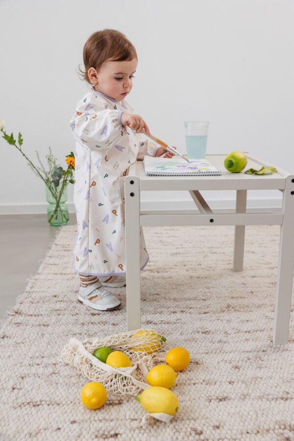 Tablier manches longues enfants - Happy Fruits, pastel lilas. - Image 5