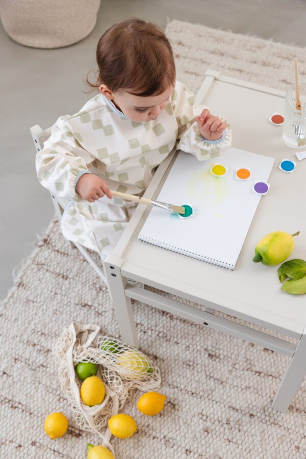 Tablier manches longues enfants - Happy Fruits, kaki clair. - Image 3