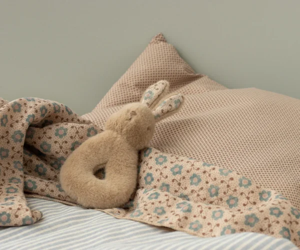 Maileg Coffret hochet lapin - Crème pêche. - Image 2