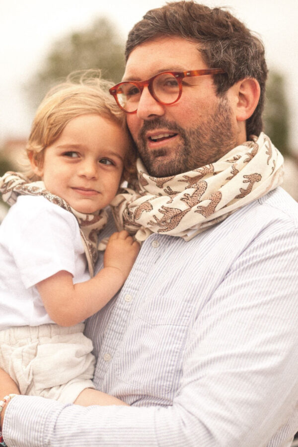 Apaches Collections – Big Foulard Latika « Bengale » Latte. - Image 4