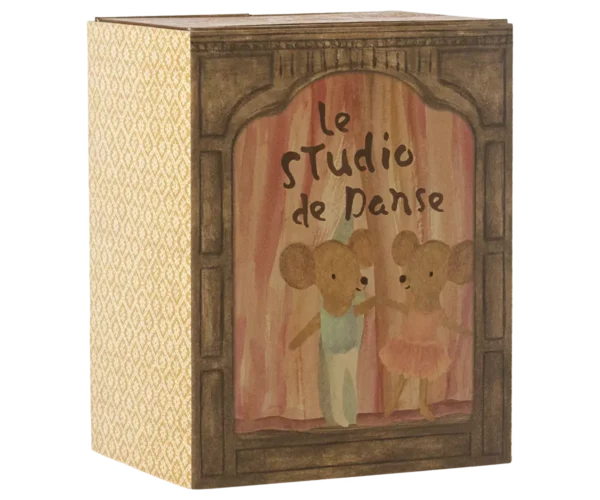 Studio de danse avec petite sœur et petit frère Souris. - Image 3