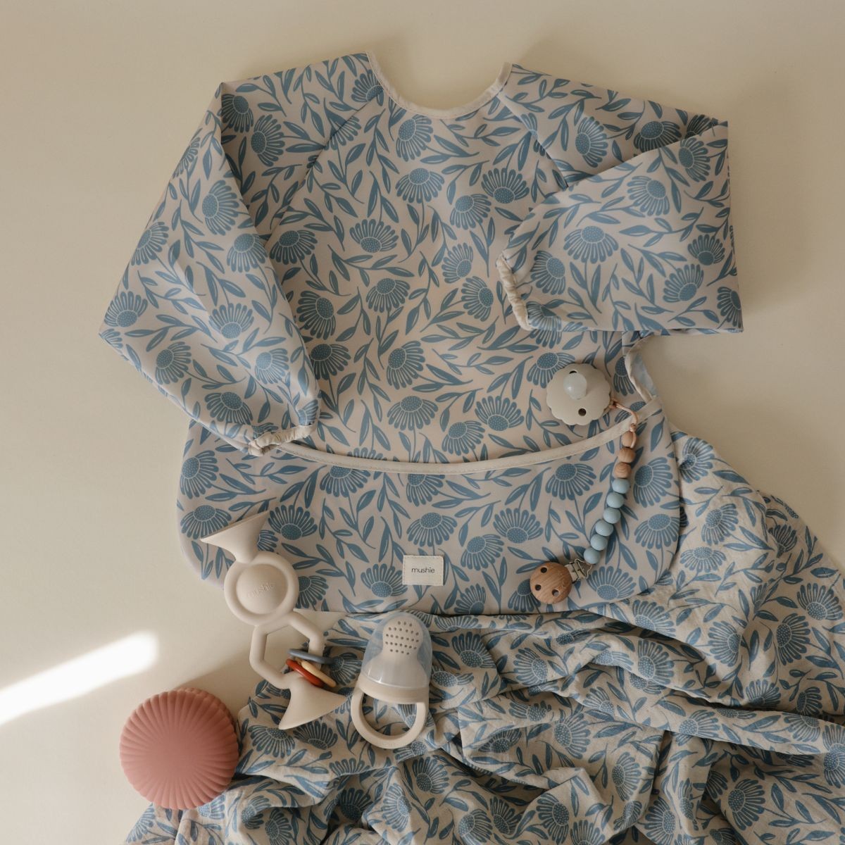 Bavoir à manches longues Blue Flowers. - Image 3