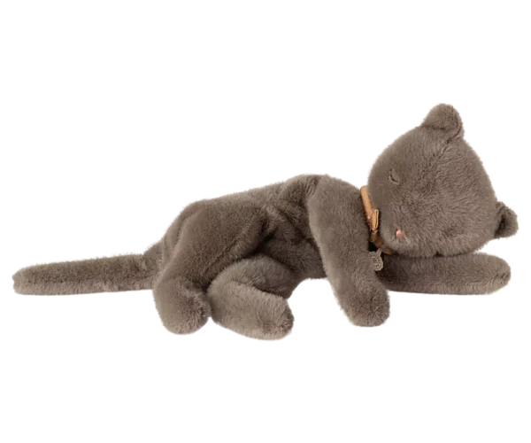 Maileg Peluche chaton endormi, Medium - Gris.