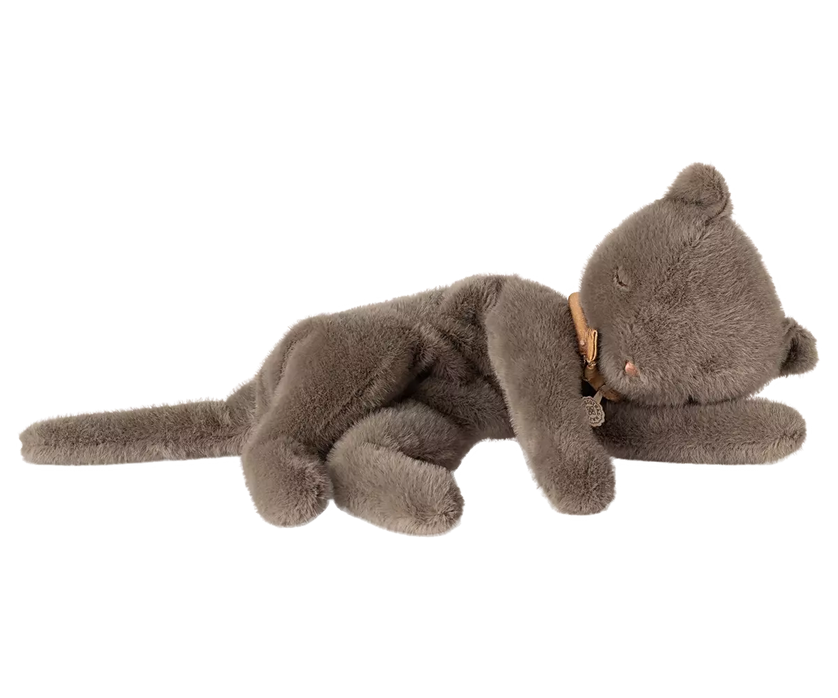 Maileg Peluche chaton endormi, Medium – Gris.