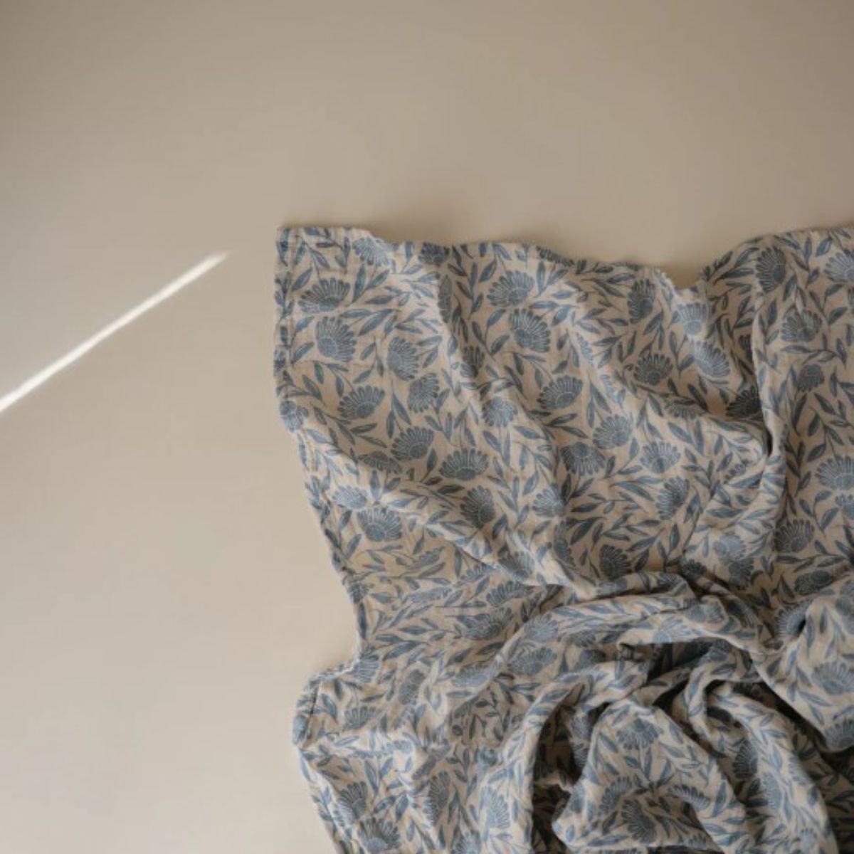 Mushie – Lange Blue Flowers 120 x 120cm. - Image 3