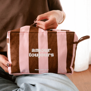 Trousse de toilette Rayures marrons et rose  » Amours toujours  » – Mon petit Léon.