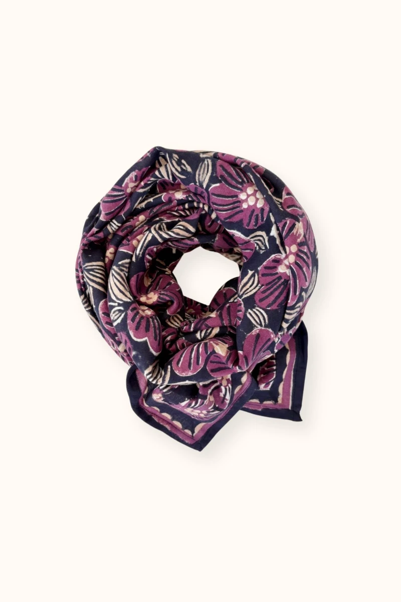 Apaches Collections – Big Foulard Latika « Amaryllis » Navy Cherry.