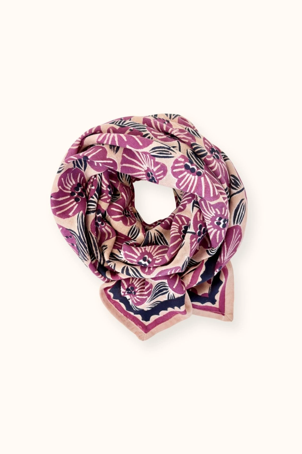 Apaches Collections – Big Foulard Latika « Amaryllis » Macadamia Cherry.