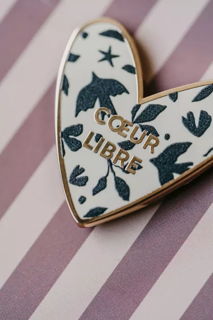 Pin's Cœur Libre - Zakuw. - Image 2