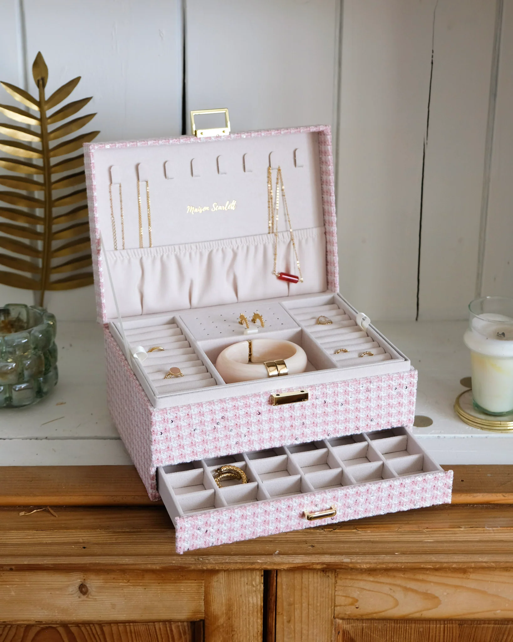 Boîte à bijoux Denise en pied-de-poule rose.