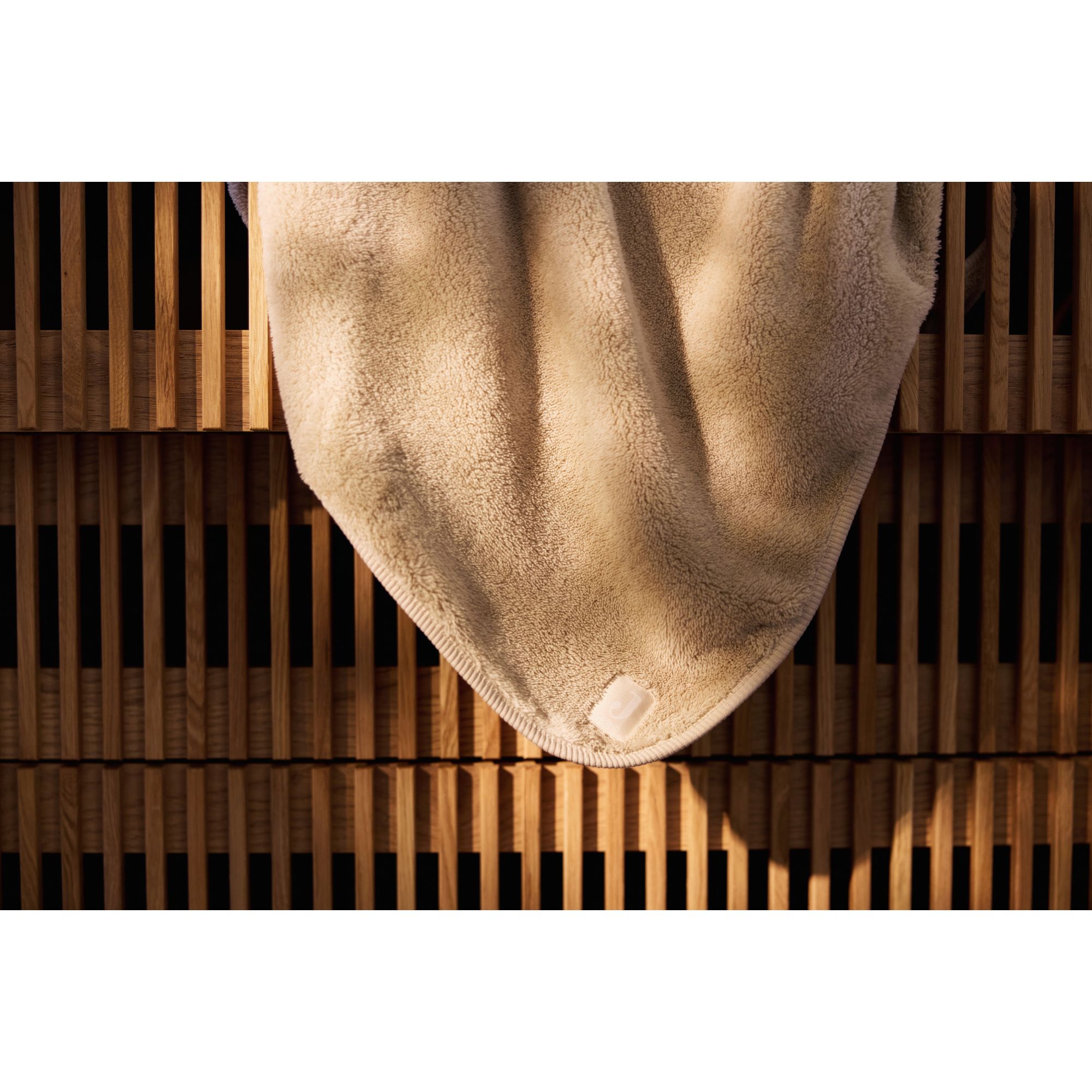 Couverture toute douce- Reversible – Sherpa – Jersey 100x150cm Warm Sand | Jollein. - Image 3