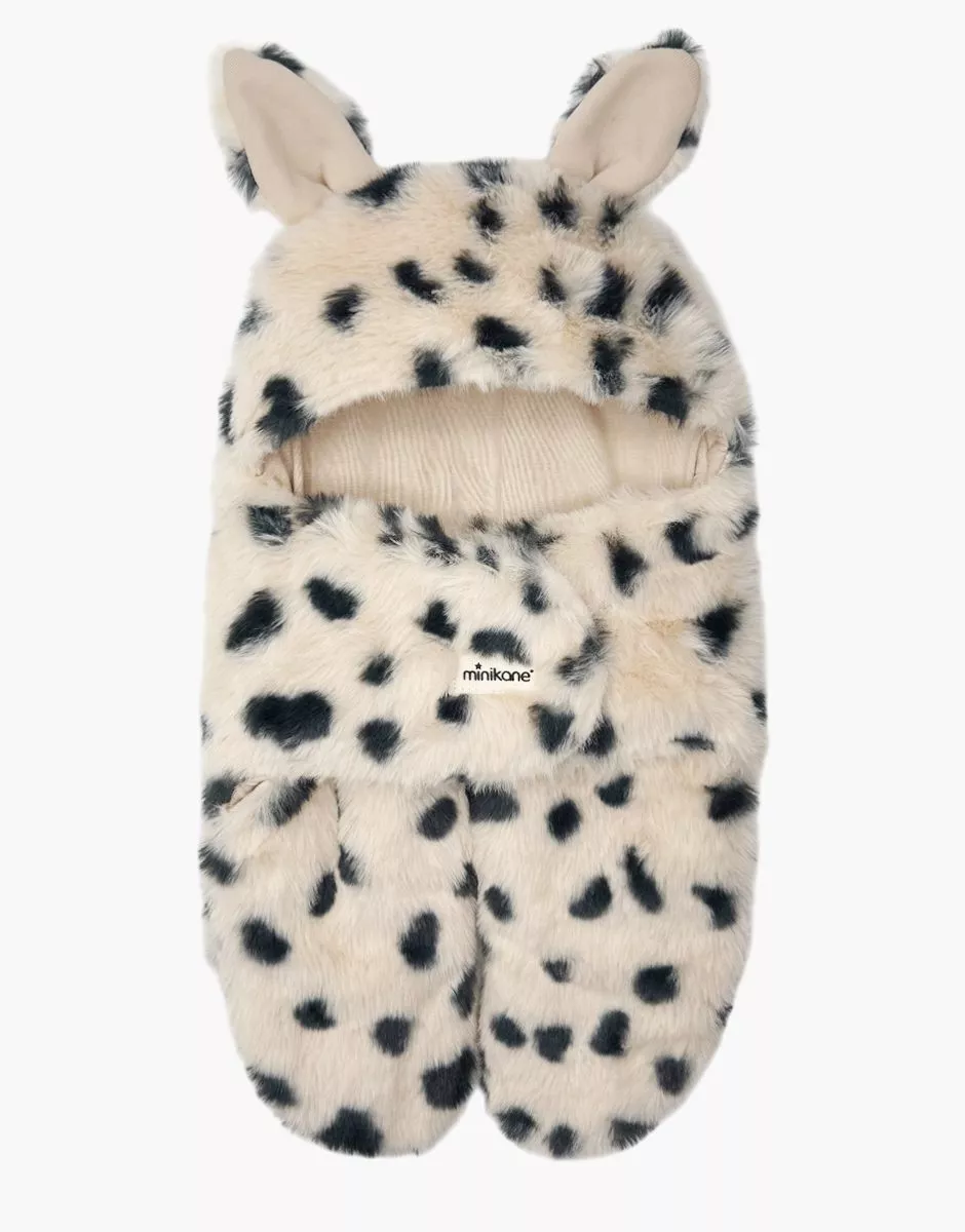 Minikane Chancelière poussette poupée Jeannot en fausse fourrure dalmatien.