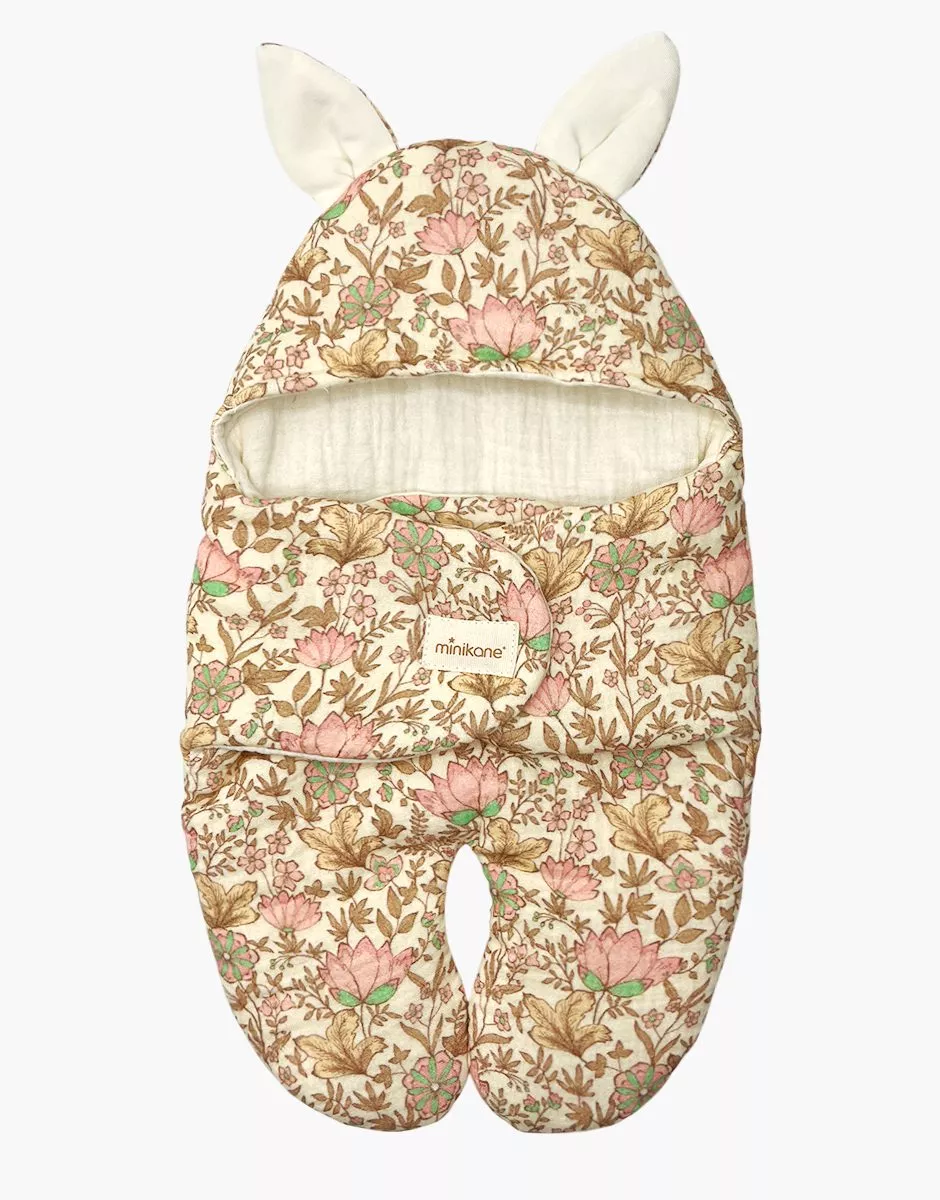 Minikane Chancelière poussette poupée Jeannot en gaze de coton Indienne rosée.