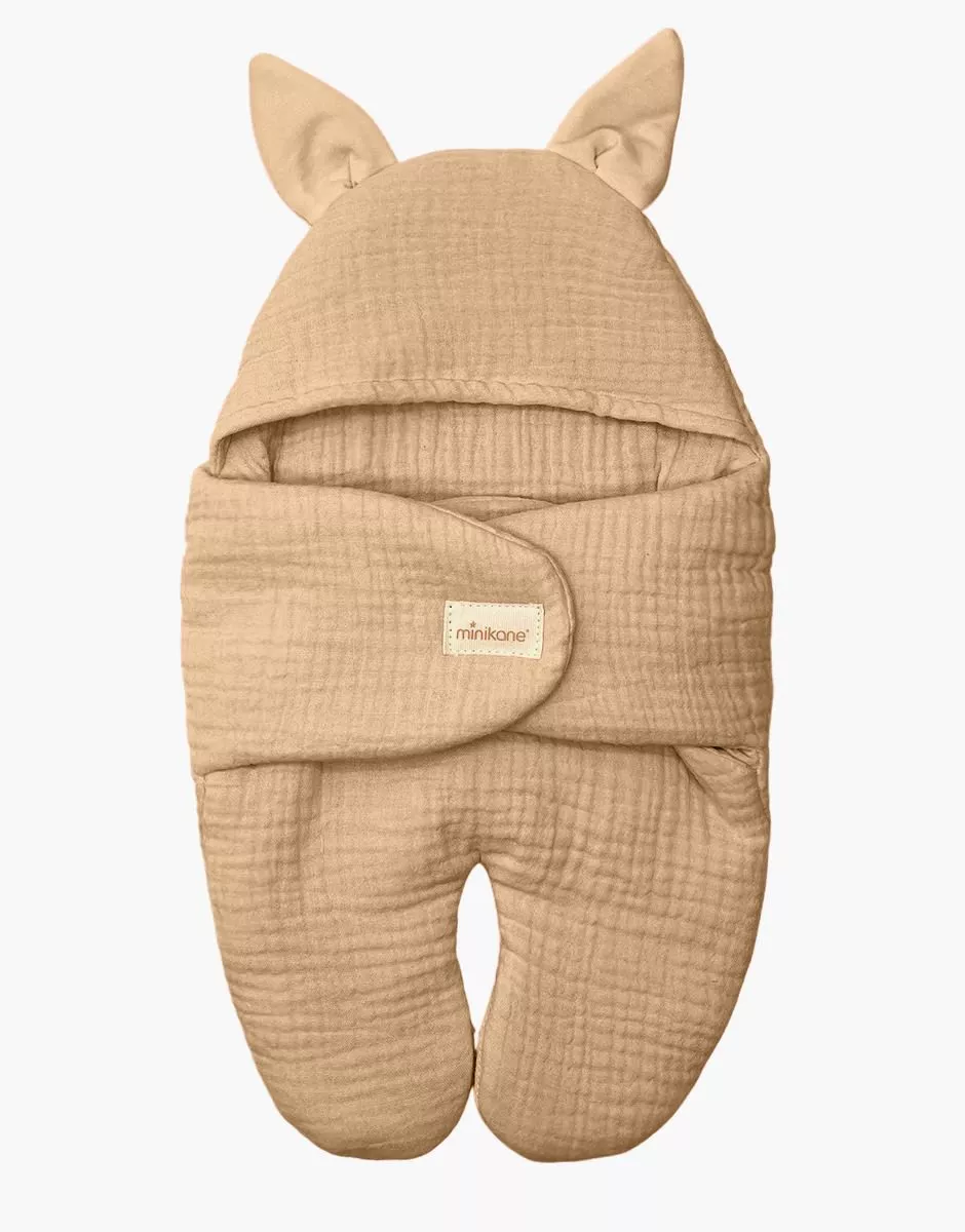 Minikane Chancelière poussette poupée Jeannot en gaze de coton latté.