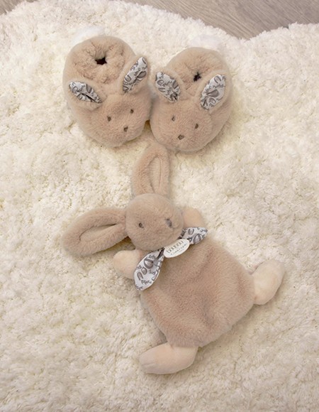 Coffret cadeau Chaussons et Doudou Beige 15 cm. - Image 2