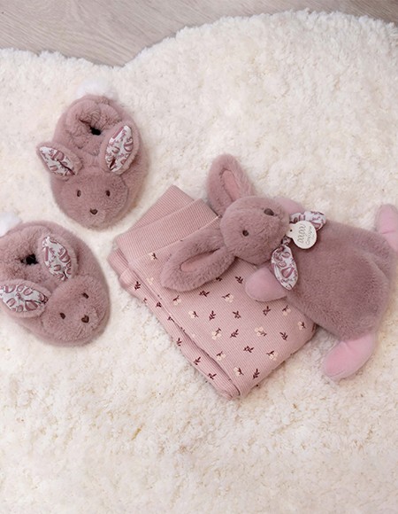 Coffret cadeau Chaussons et Doudou Rose 15 cm. - Image 3
