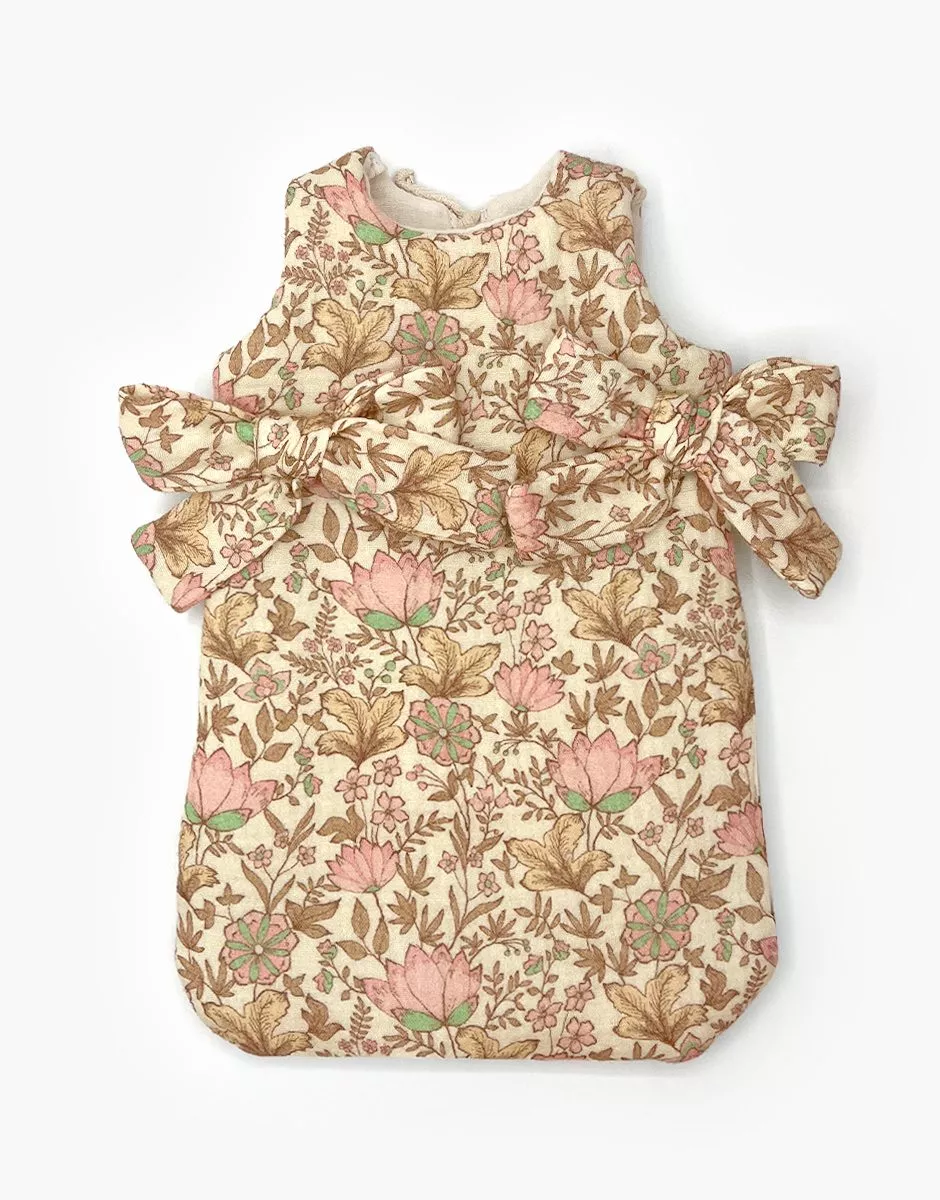 Minikane Turbulette poupée à noeuds en gaze de coton Indienne rosée.