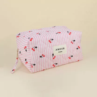 Trousse (grande) AMOUR et 3 coeurs – Cerises.