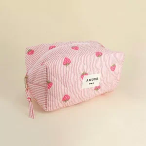 Trousse (grande) AMOUR et 3 coeurs – Fraises.