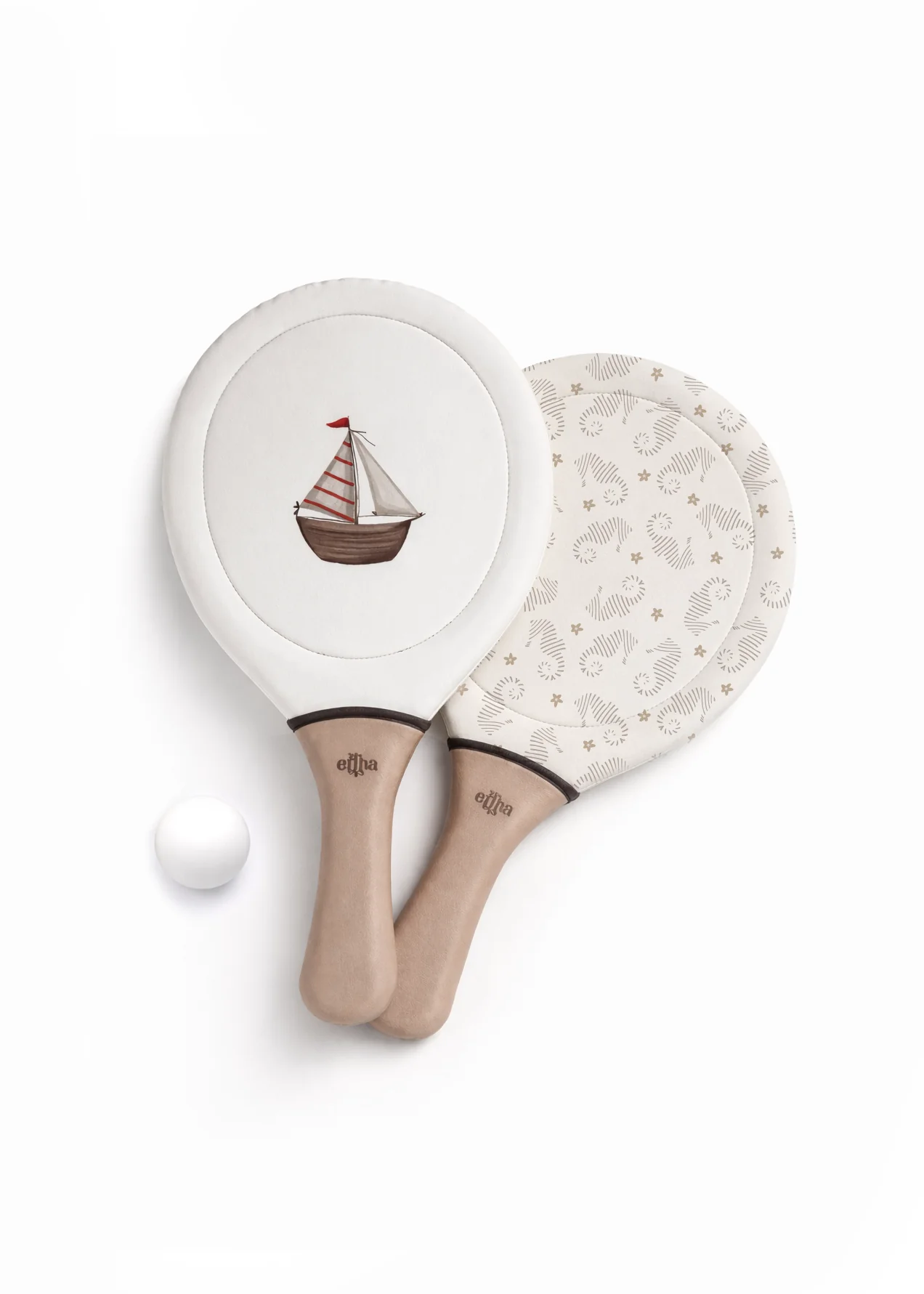 Raquettes de plage – Coastal charms.