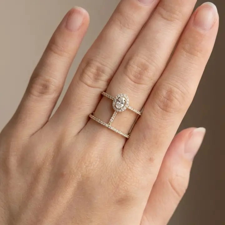 Bague en acier inoxydable. (plusieurs modèles) réservée.