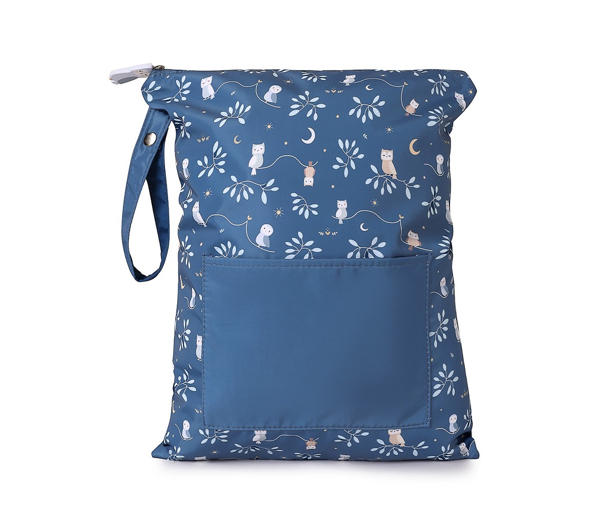 Grande pochette étanche pour transporter vêtements (Forêt Magique).